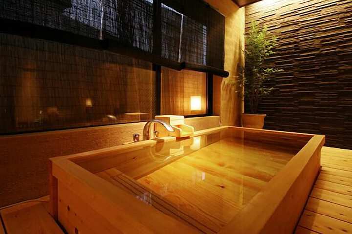 Deep soaking bathtub