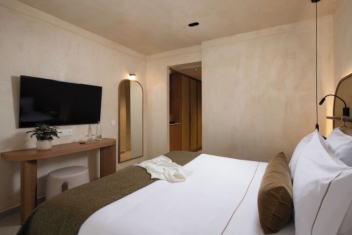 Room 33 of 86