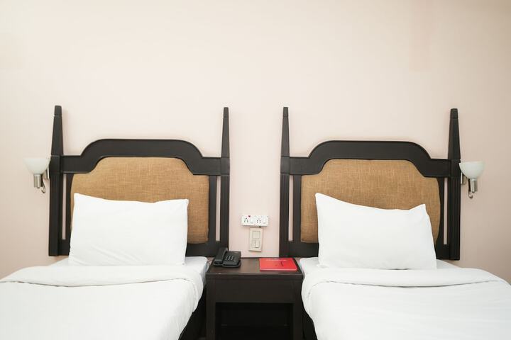 Room 13 of 37