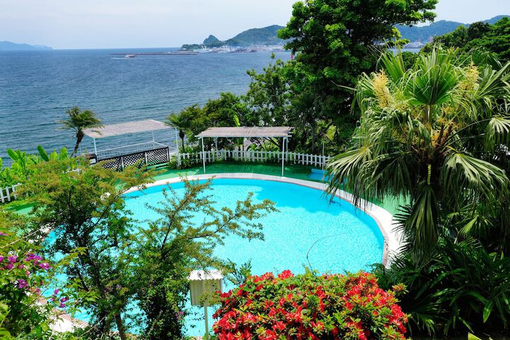 Hotel with Pool