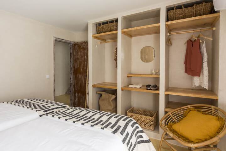 Room 9 of 118