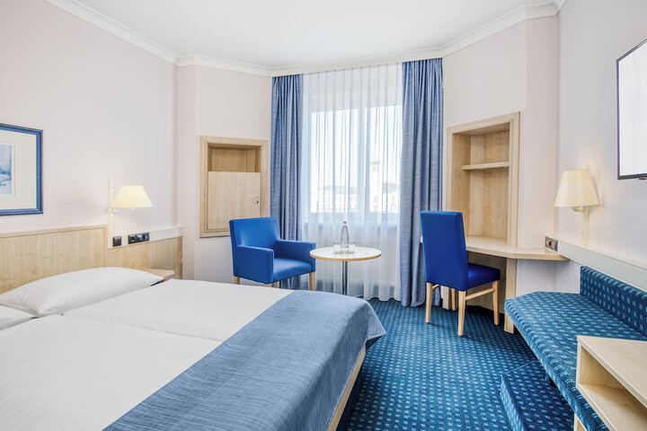 Room 8 of 38