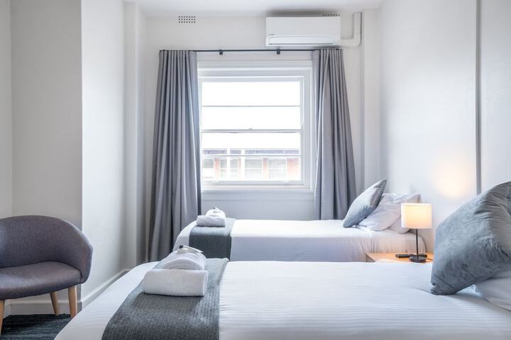 Room 2 of 3