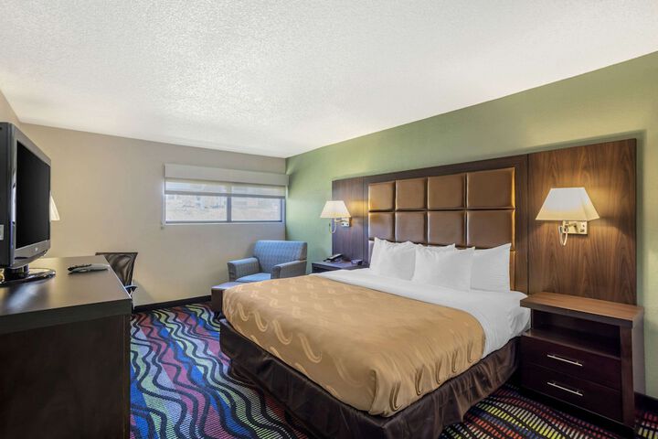 1 King Bed (16 of 21)