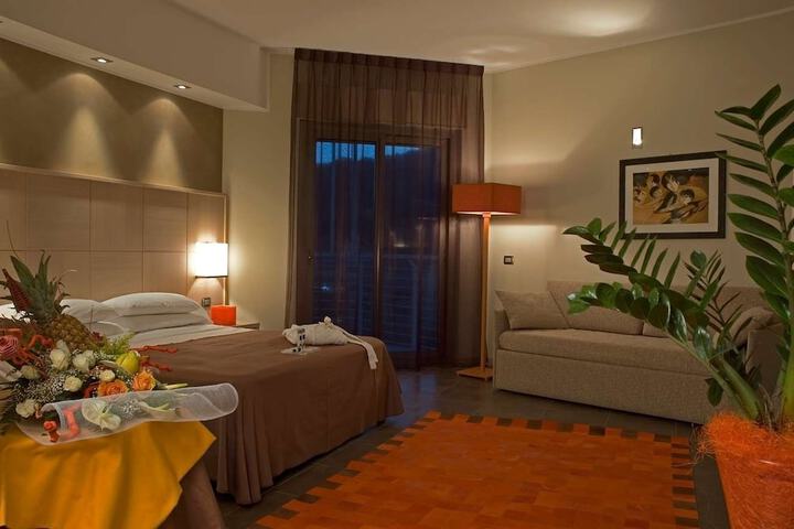 Room 3 of 40