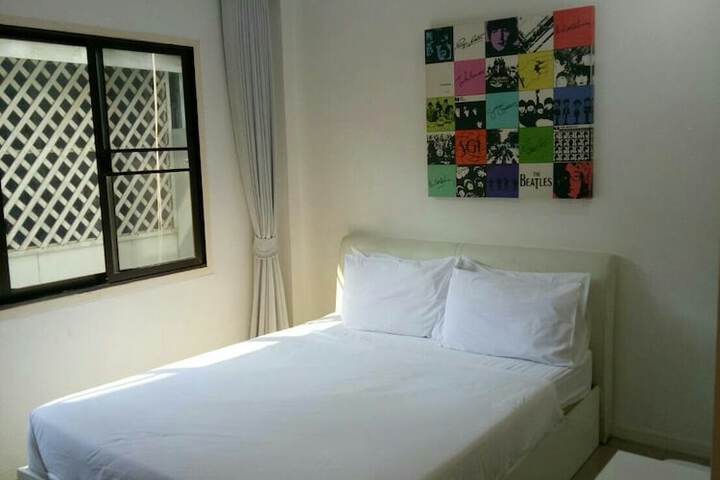 Mae Klong Hotel
