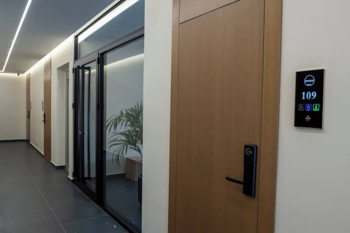 Ballroom/Hall 38 of 44