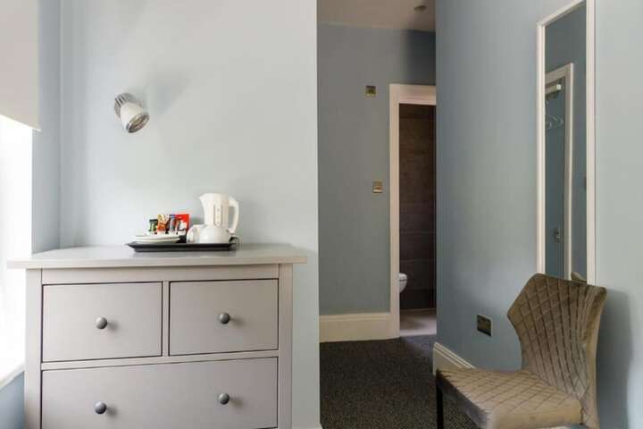 Room 4 of 11