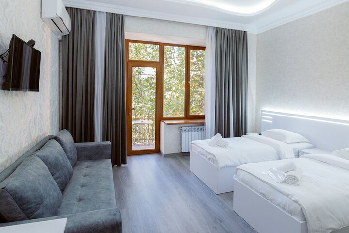 Room 44 of 77