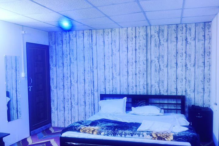 Room 13 of 30