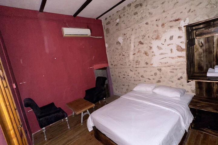 Room 16 of 47