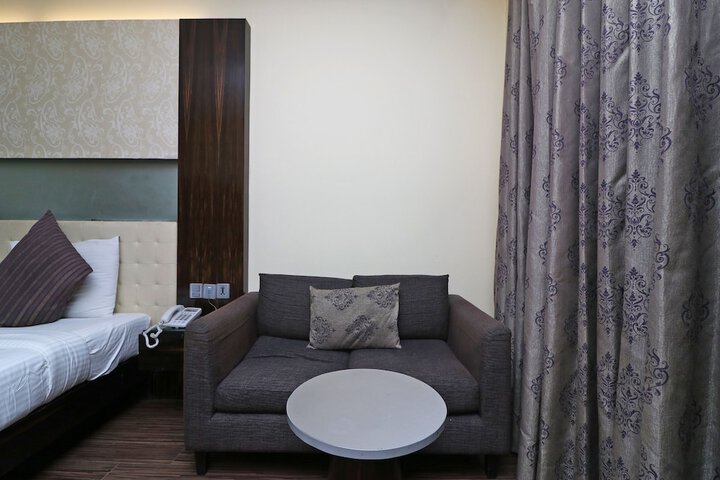 Room 3 of 10