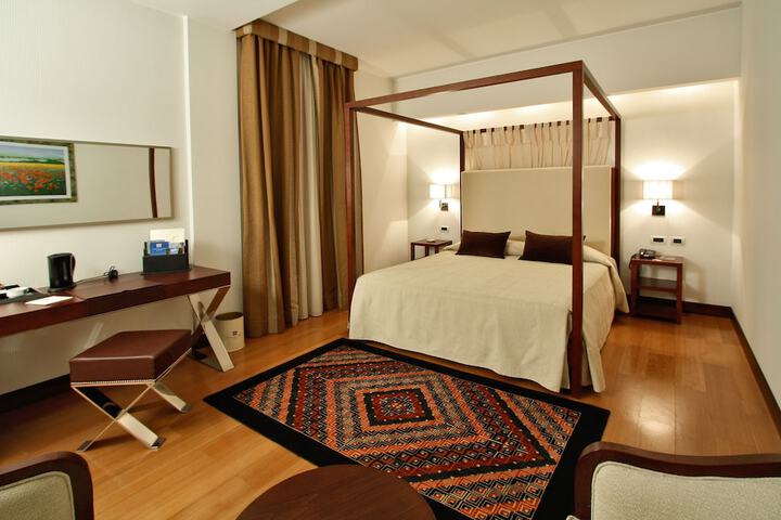 Room 10 of 38