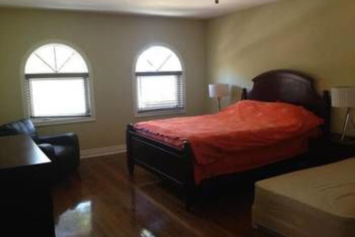Room 17 of 28