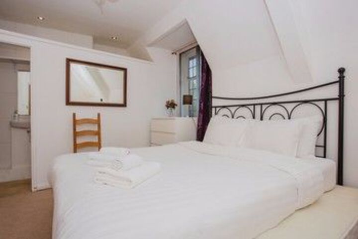 Room 8 of 23