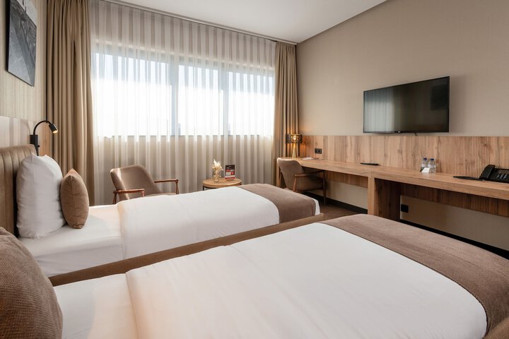Room 46 of 77