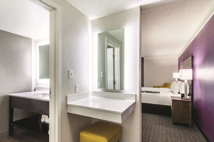 1 King Bed Executive Room (14 of 18)