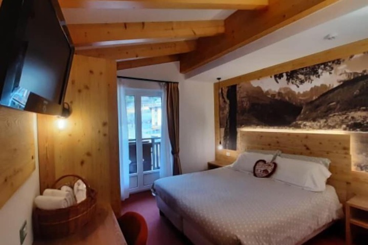 Room 4 of 19