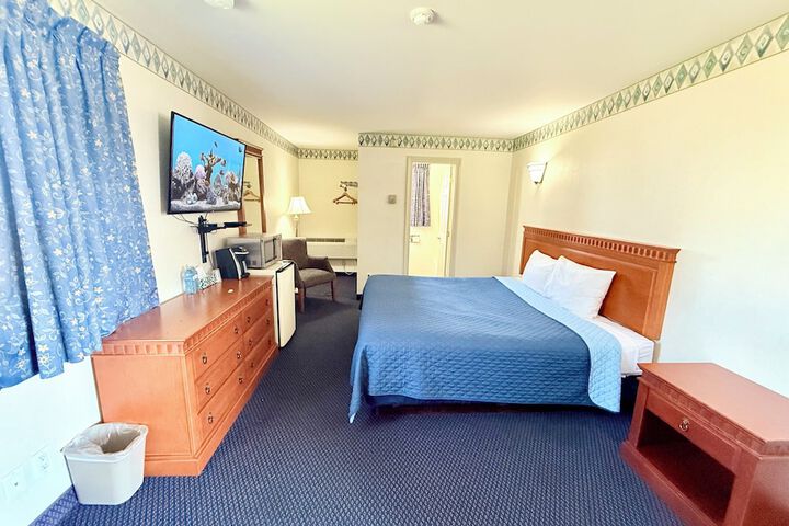 Room 2 of 8