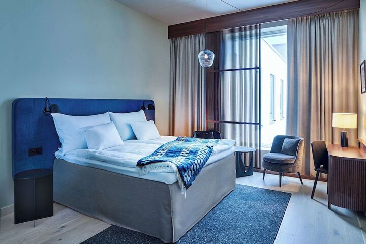 Room 26 of 100