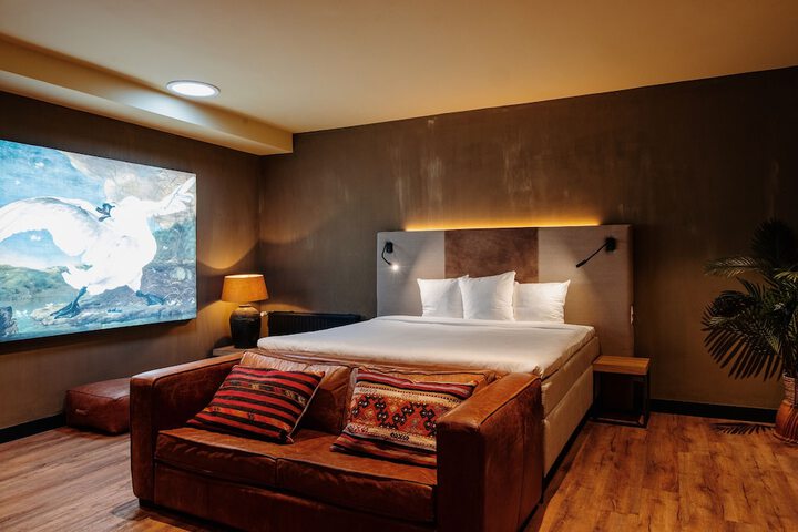 Room 13 of 34