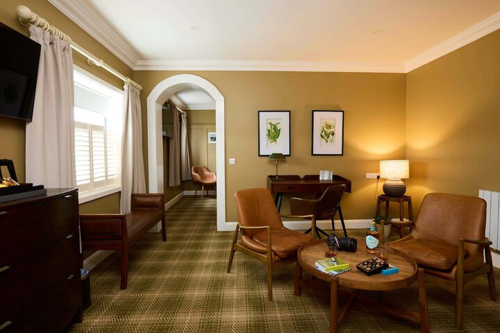 Room 42 of 118