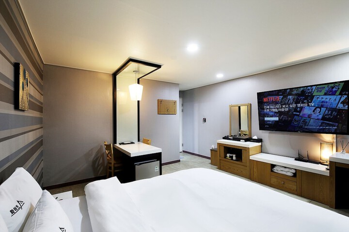 Room 6 of 47