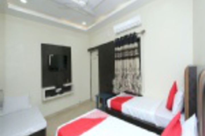 Room 300 of 407