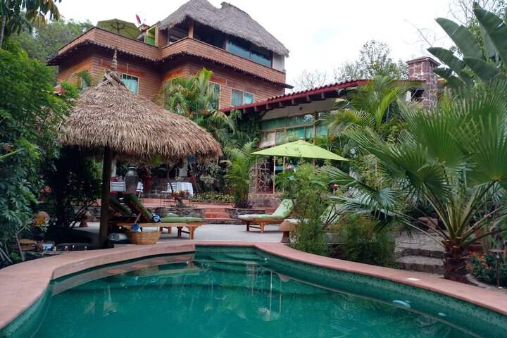 Hotel Exterior 25 of 28