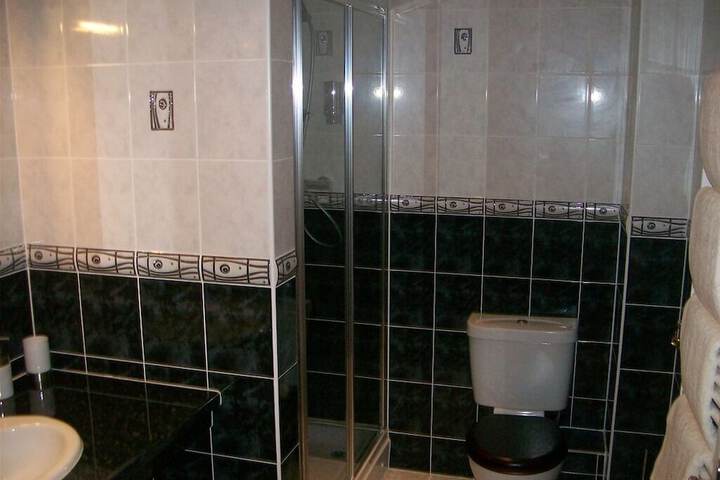 Room 8 of 28