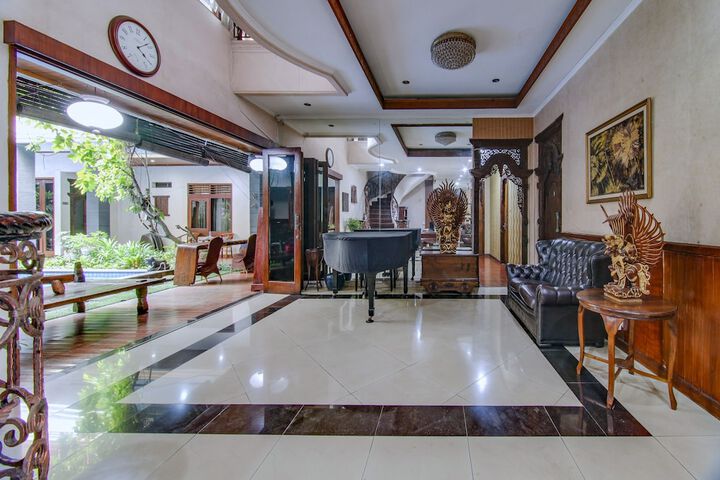 Hotel Interior 4 of 35