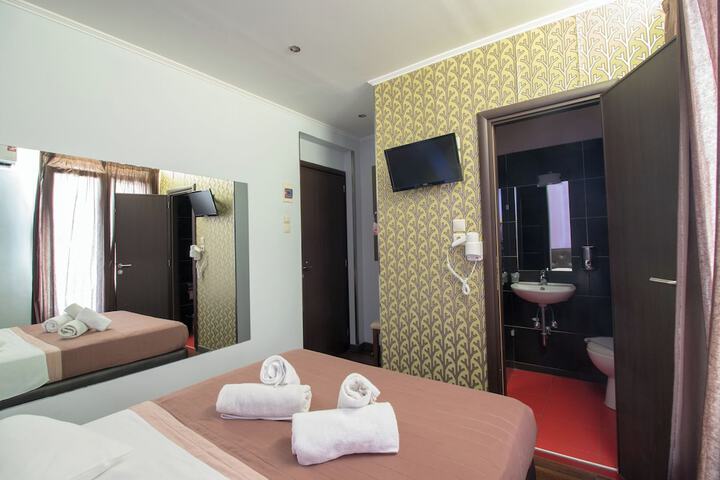 Room 10 of 32