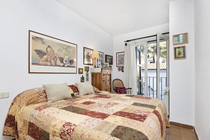 Room 4 of 13
