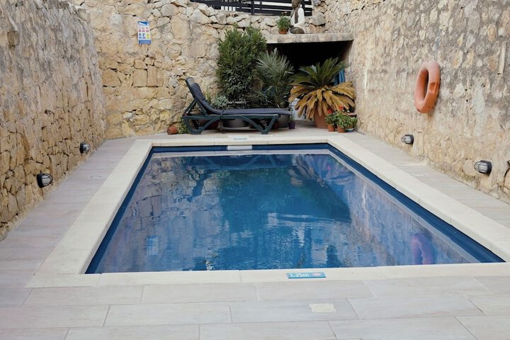 Pool 17 of 23