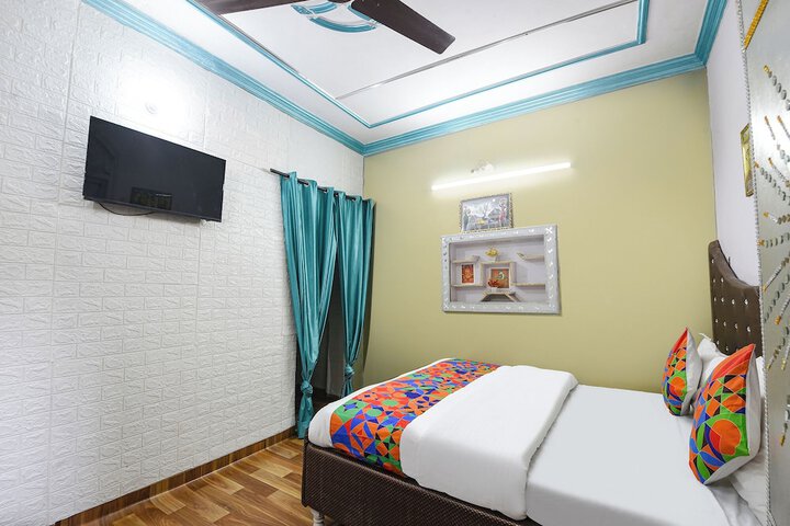 Room 10 of 34