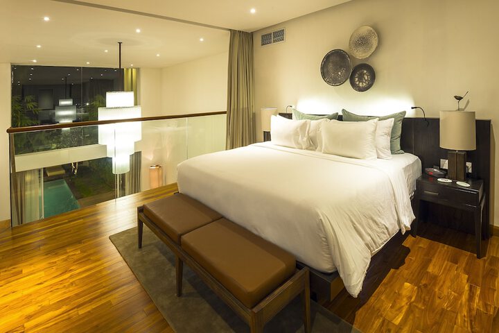 Room 5 of 73