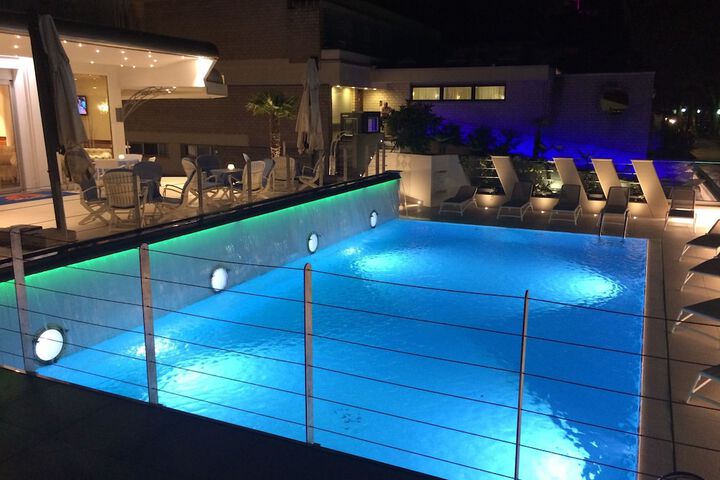 Hotel Pool