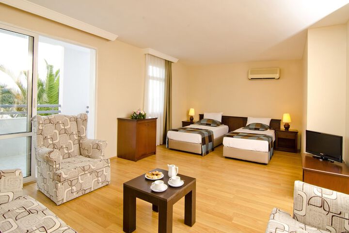 Room 4 of 36