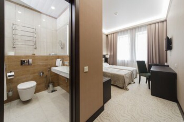Room 3 of 76