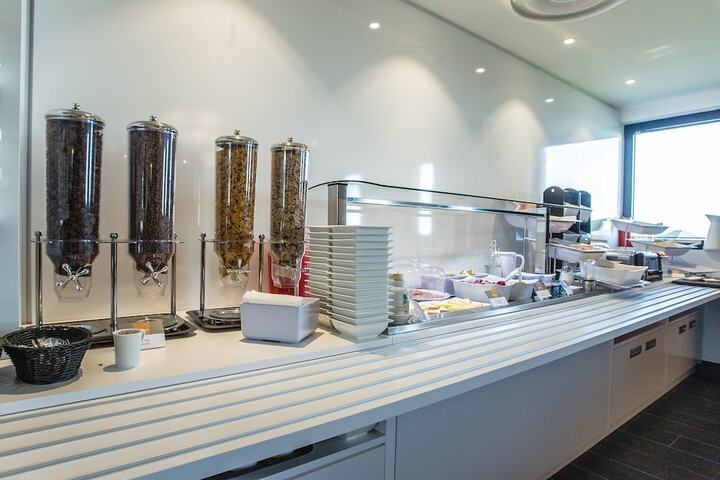 Breakfast/Coffee Service 36 of 82
