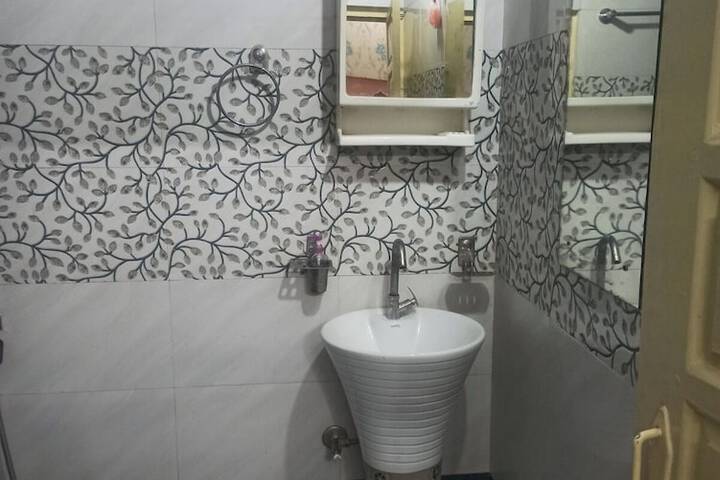 Room 7 of 9