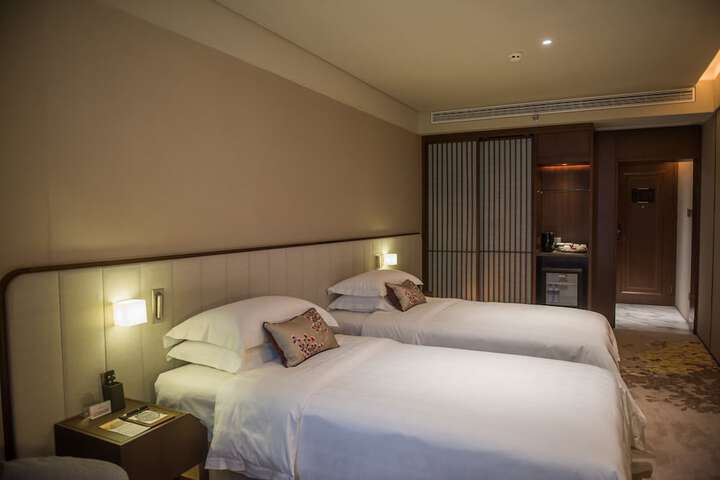 Room 6 of 40