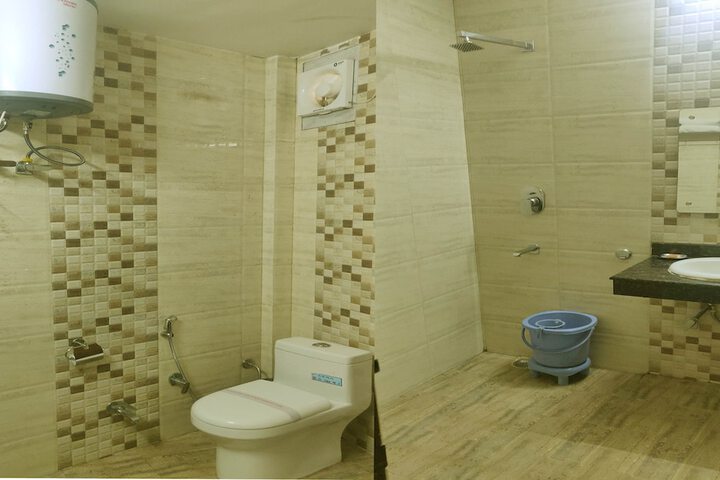 Room 32 of 42