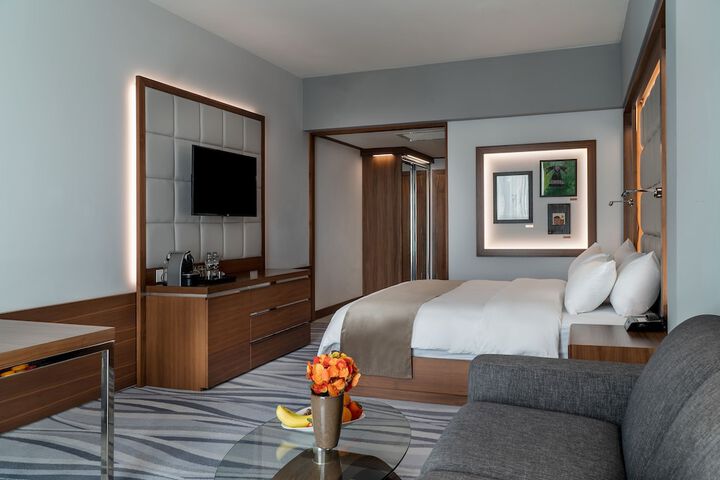 Room 11 of 103