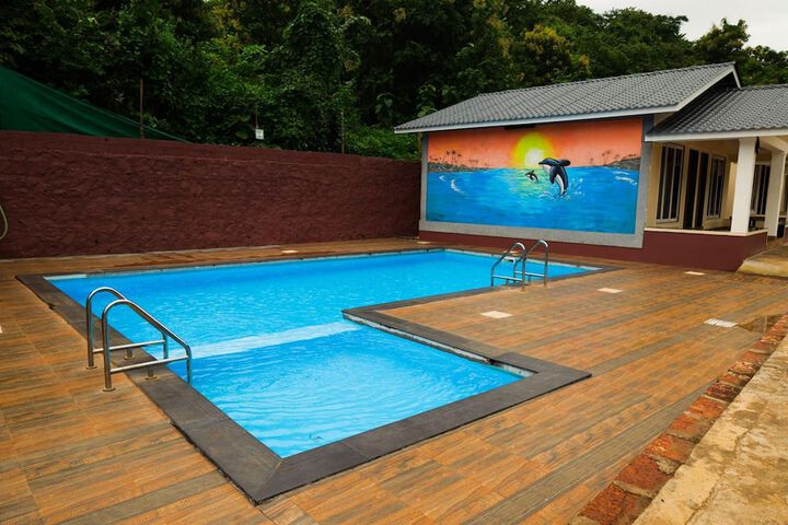 Pool 12 of 26