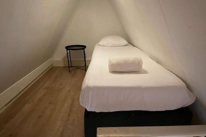 Room 33 of 125