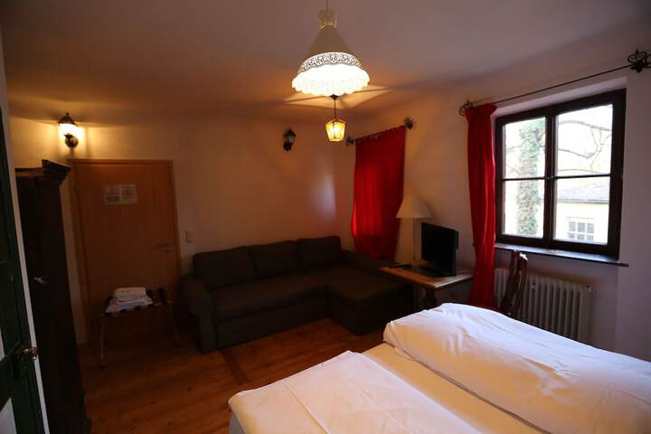 Room 5 of 86