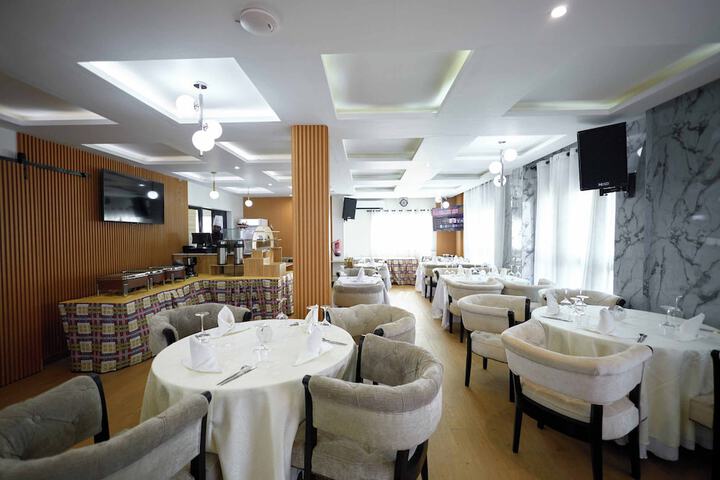 Dining 139 of 170