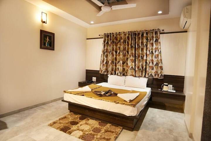Room 2 of 7