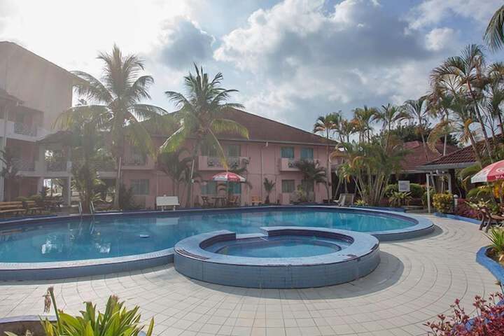 Hotel with Pool